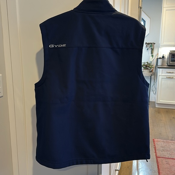 Gerbing Gyde Navy Men’s Heated Vest size Large
No Batteries included - Picture 2 of 4